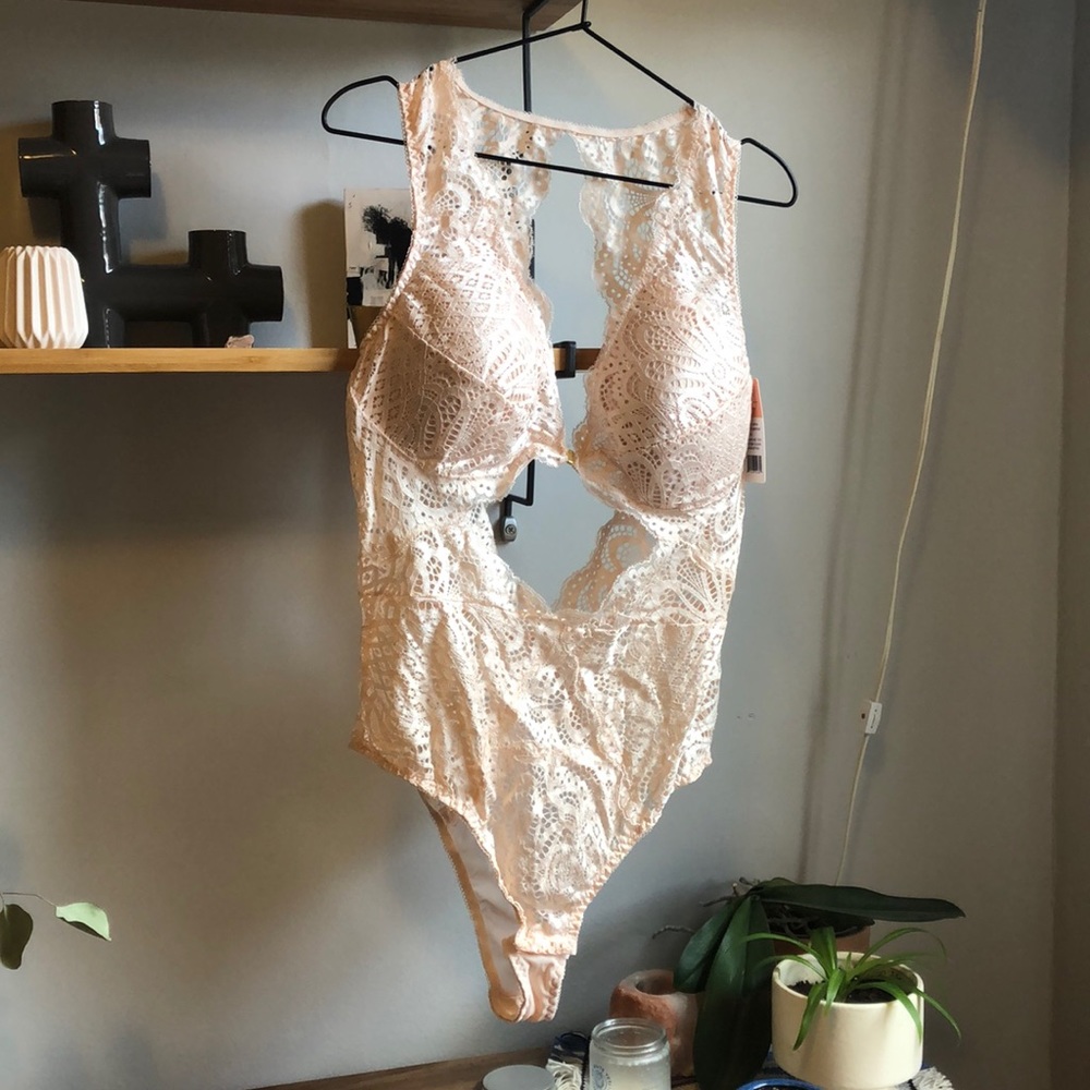 NWT Pink Lace Teddy w front closure + back keyhole